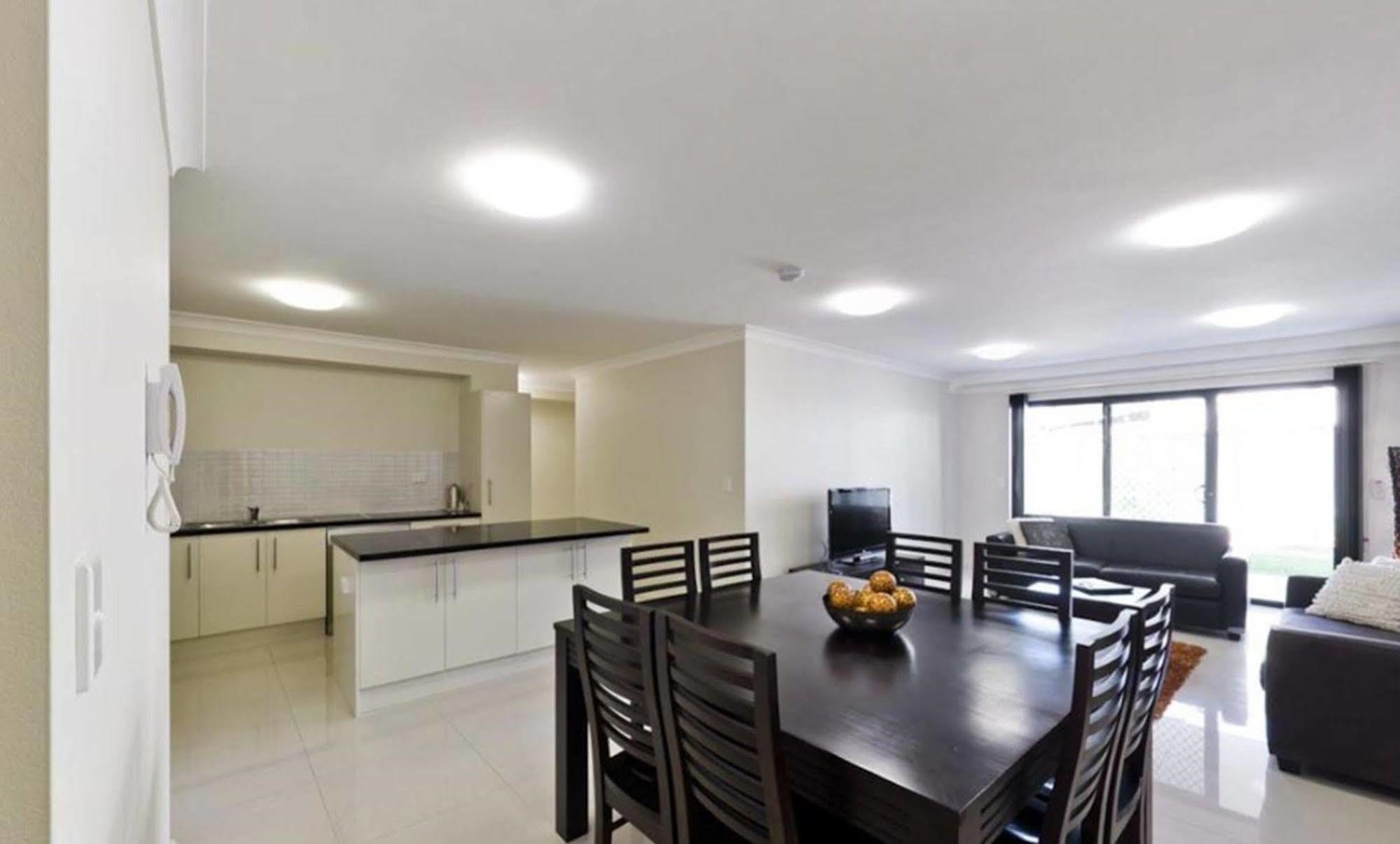 Astina Serviced Apartments - Central Penrith Eksteriør billede